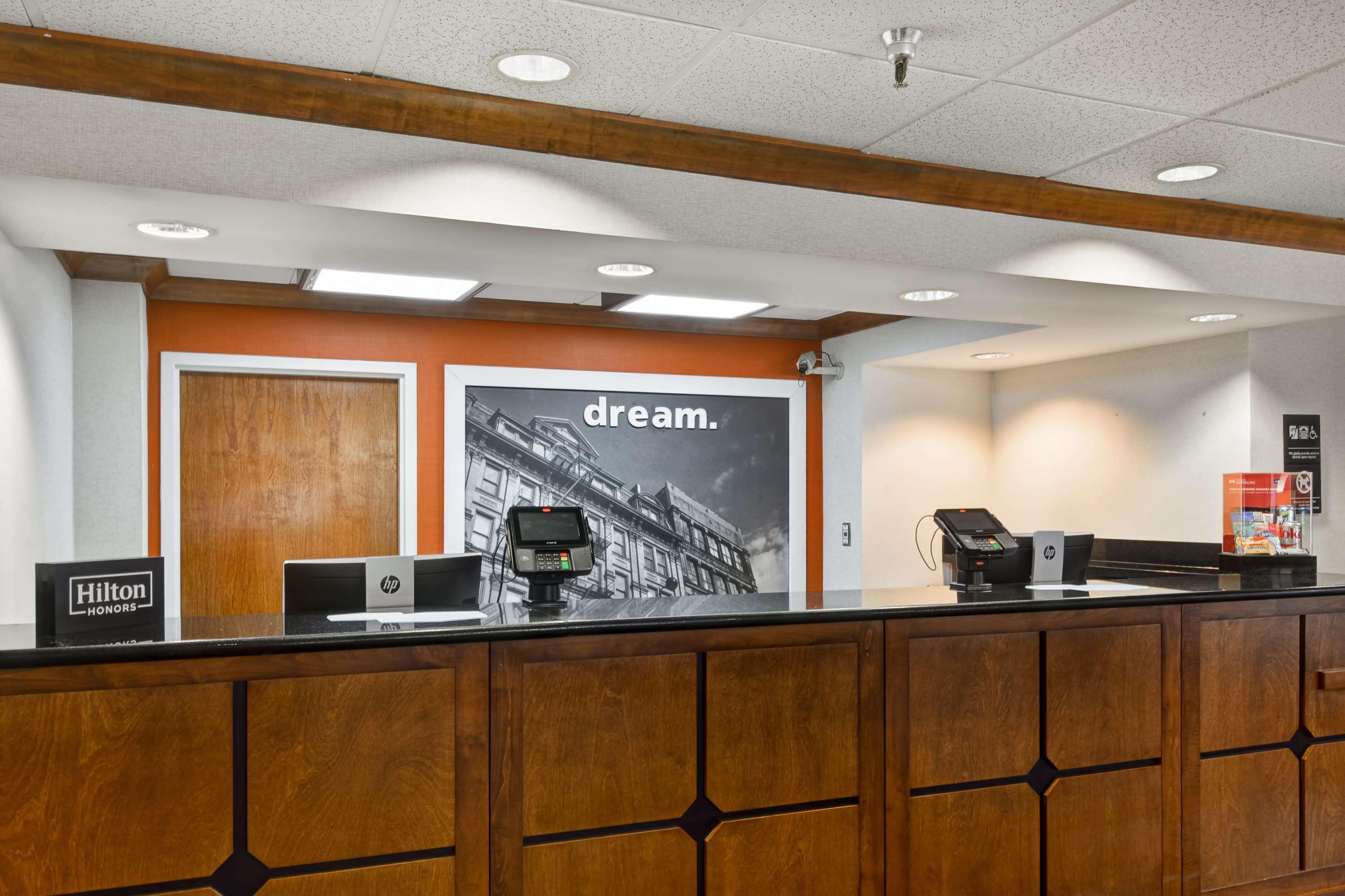 Hampton Inn Memphis Poplar Екстер'єр фото