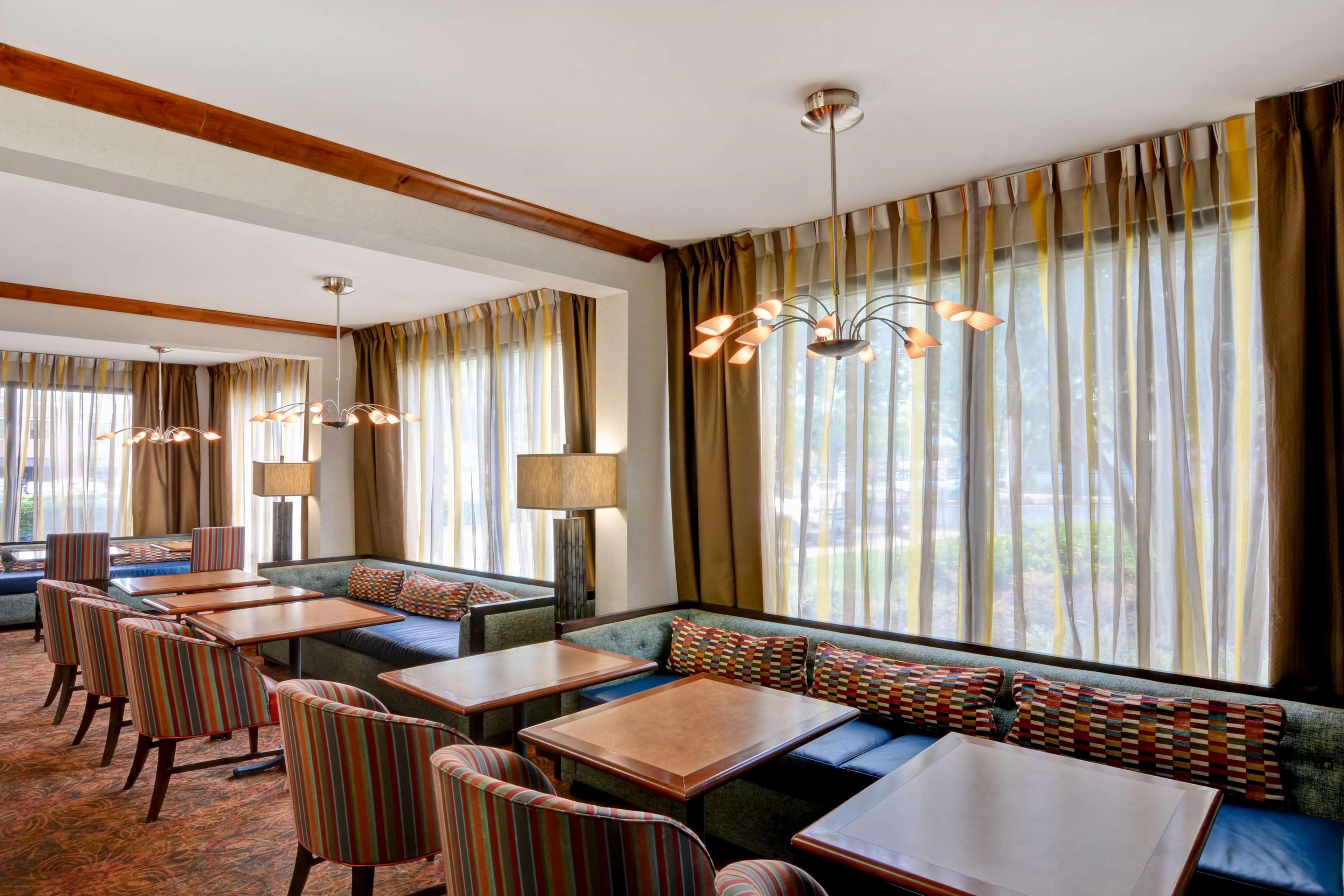 Hampton Inn Memphis Poplar Екстер'єр фото