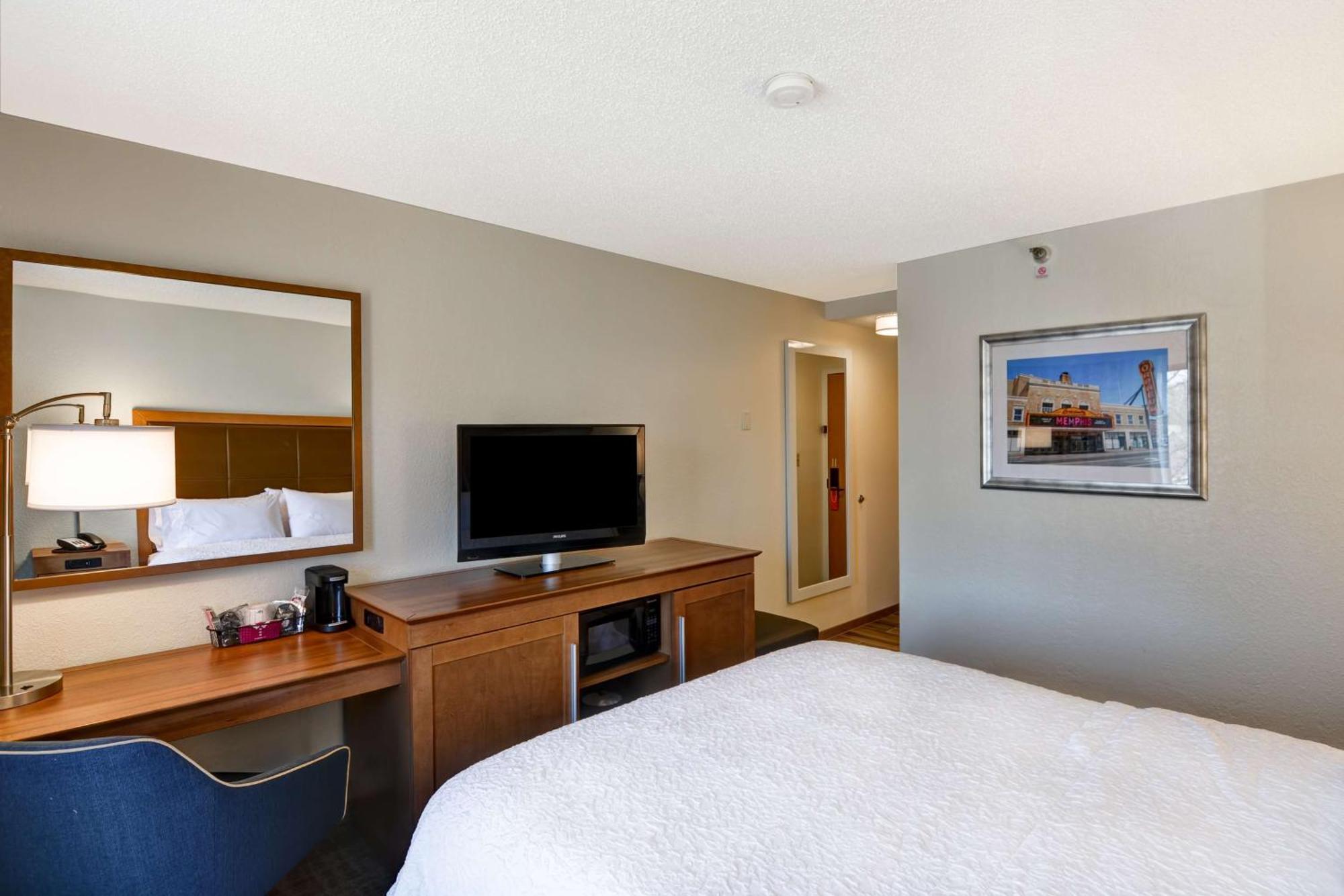 Hampton Inn Memphis Poplar Екстер'єр фото