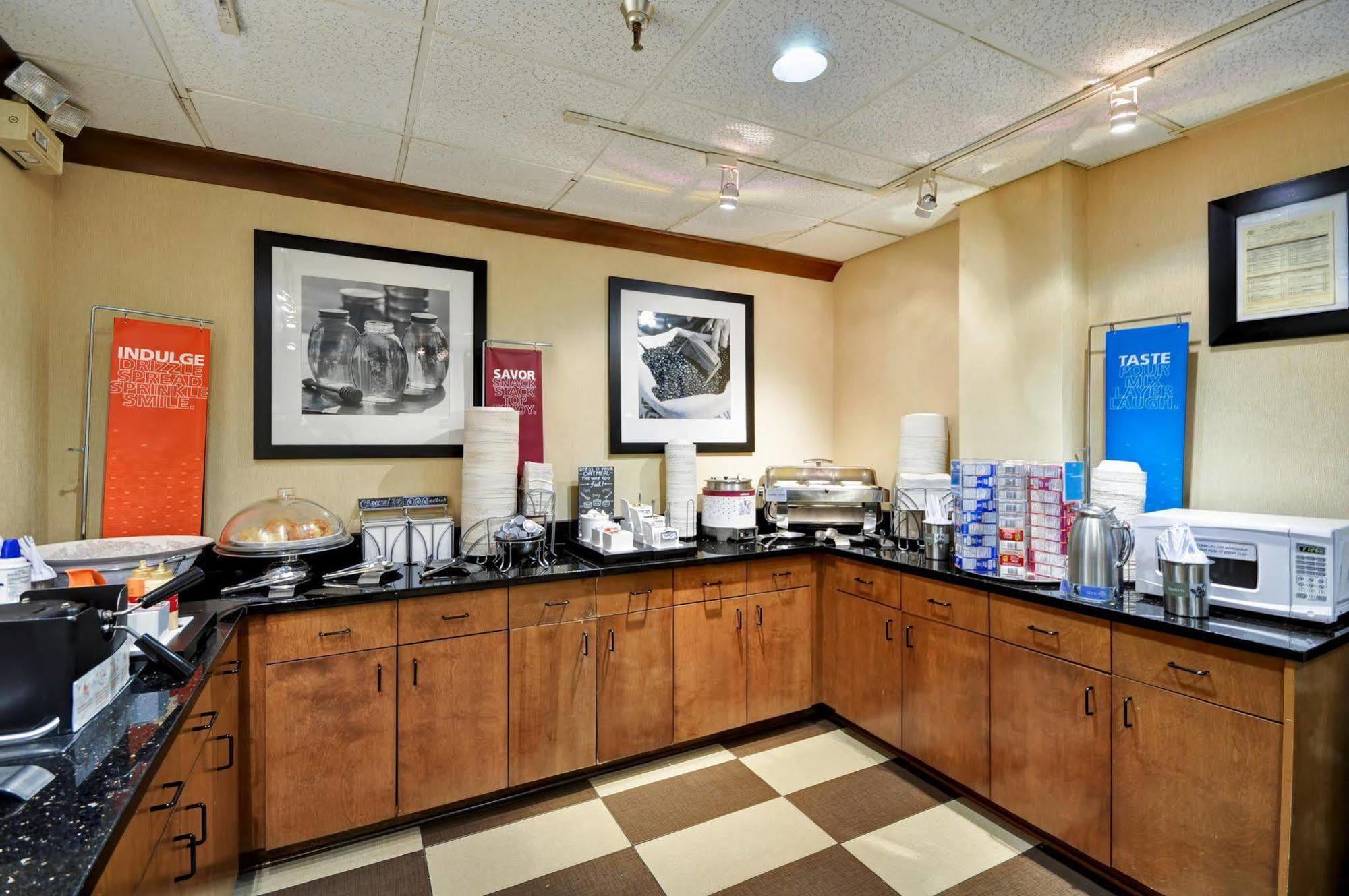 Hampton Inn Memphis Poplar Екстер'єр фото