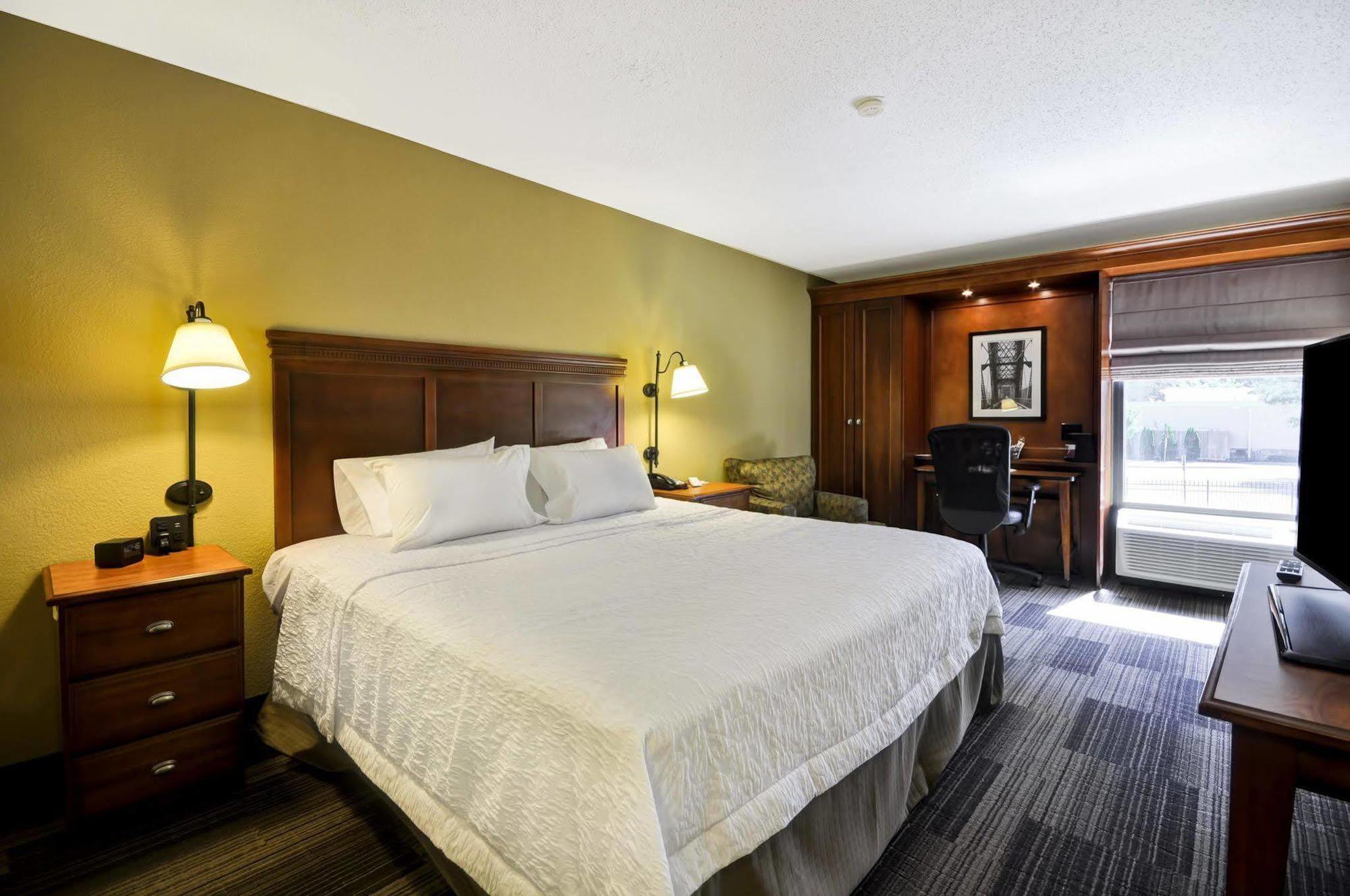 Hampton Inn Memphis Poplar Екстер'єр фото