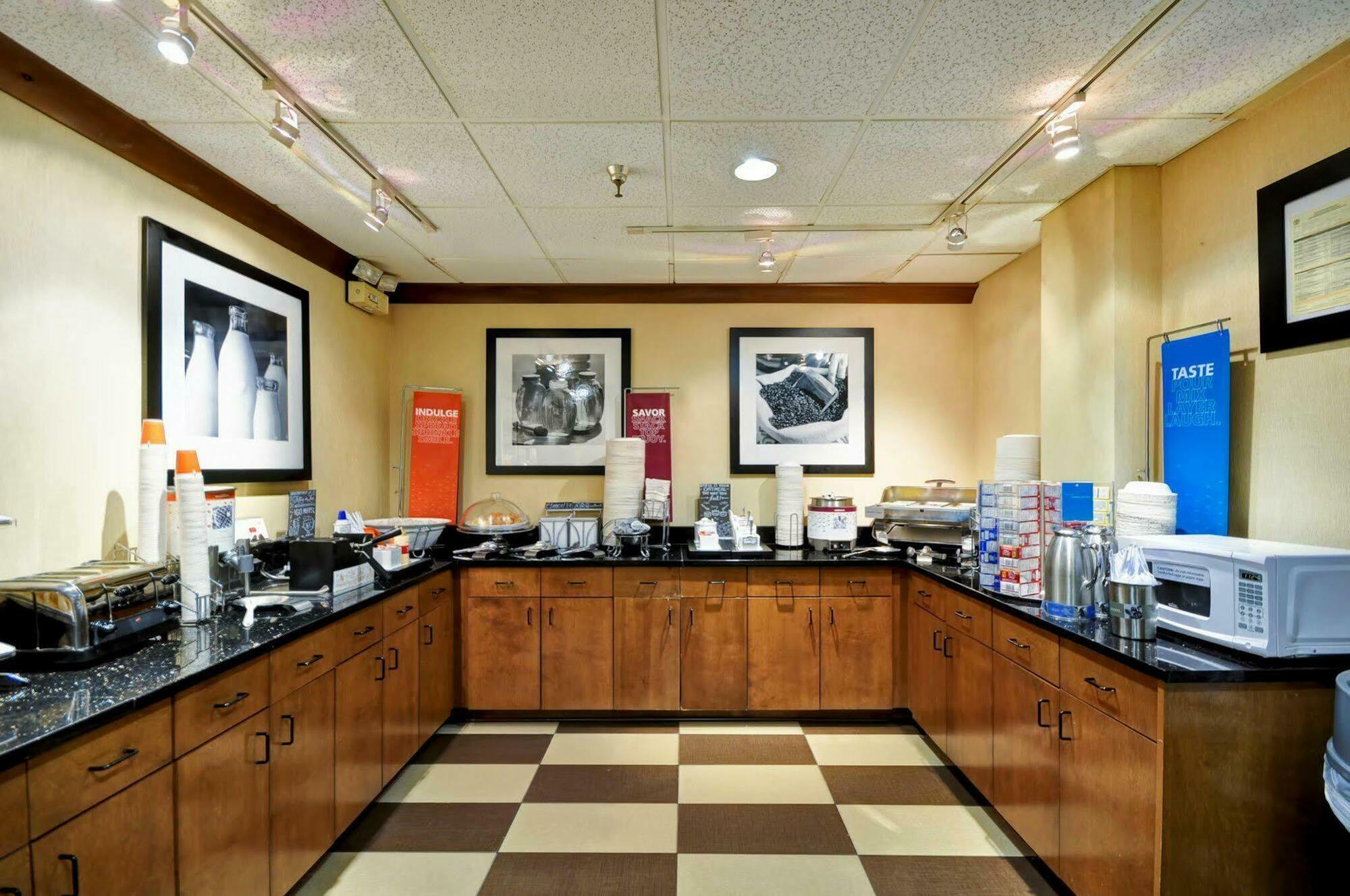 Hampton Inn Memphis Poplar Екстер'єр фото